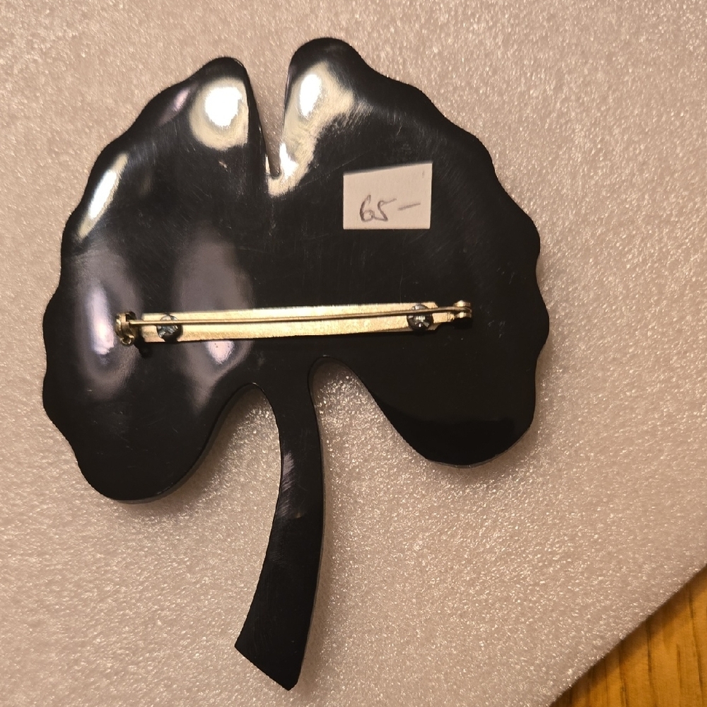 Black Leaf-Shaped Brooch - Picture 2 of 2